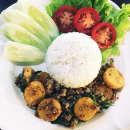 ข้าวกะเพราหมูสับเต้าหู้ไข่