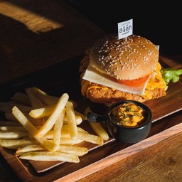 เบอร์เกอร์ปลา + เฟรนฟราย +ชีสดิฟ