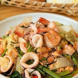 อีส สุกี้วางเวลา (สุกี้ ก๋วยจั๊บญวน กะเพรา)