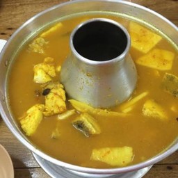 แกงส้มทะเลยอดมะพร้าว  หม้อไฟ