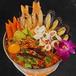 Seafood Hot Pot Instant Noodles