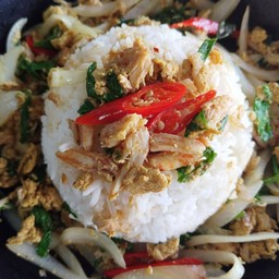 ปูผัดผงกะหรี่ราดข้าว  79 บาท