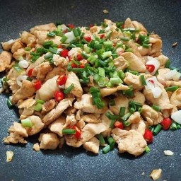 ข้าวไก่ผัดพริกเกลือ