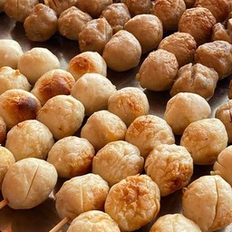 ลูกชิ้นเนื้อปิ้ง