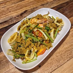 ผัดผงกะหรี่ (กับข้าว)