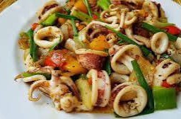 ผัดพริกไทยดำหมึก(กับข้าว)