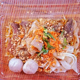 ก๋วยเตี๋ยวแห้งหน้าเนื้อ