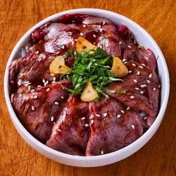 [อร่อยซ่ากับโค้ก] ข้าวหน้าเนื้อวากิวญี่ปุ่นแท้สไลด์ +  โค้ก ออริจินัล (กระป๋อง) 