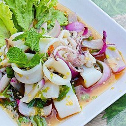 ยำปลาหมึก