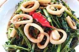 ผัดผักบุ้ง(กับข้าว)หมึก