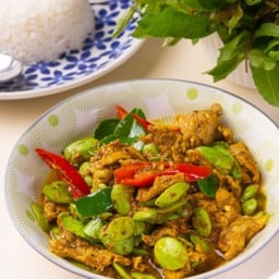 ผัดพริกแกงสะตอเนื้อ