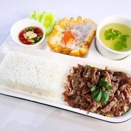 #42 หมูกระเทียม ข้าวหอมมะลิไดโนเสาร์ (เซ็ตเบนโตะ)