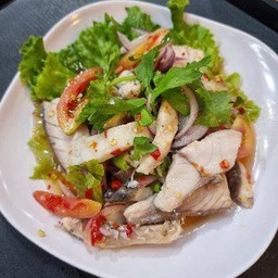 ยำปลากะพง