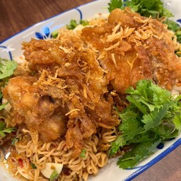 ยำมาม่าไก่กรอบ