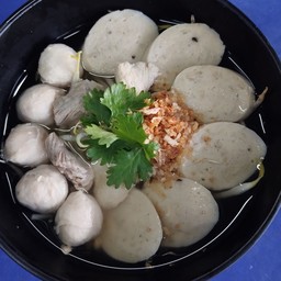 ก๋วยเตี๋ยวหมูยอ  79 บาท