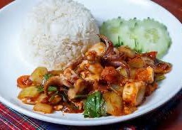 หมึกผัดไข่เค็มราดข้าว