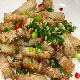 สามชั้นคั่วพริกเกลือกับข้าว