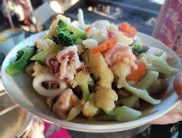 ผัดผักรวมหมึก(กับข้าว)