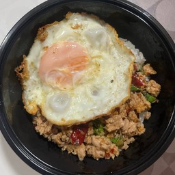 กะเพราพริกแห้ง บ้านบ้าน