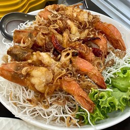กุ้งซอสมะขามกับข้าว