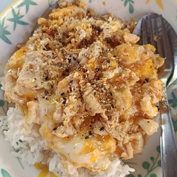 ข้าวไก่กระเทียมไข่ขยี้