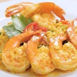 กุ้งผัดผงกะหรี่ราดข้าว  79 บาท