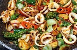 ผัดฉ่าหมึก(กับข้าว)