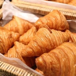 Plain Croissant (ครัวซองค์คลาสสิก)