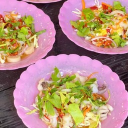 ยำเห็ดหูหนูหมูสับ