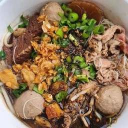 ก๋วยเตี๋ยวหมู พิเศษ
