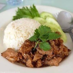ข้าวหมูกระเทียม