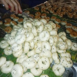 ขนมวงลุงเล็ก ชุดกลาง แบบแป้งทอดไม่ราดน้ำอ้อย
