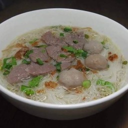 ก๋วยเตี๋ยวลูกชิ้นเนื้อสด