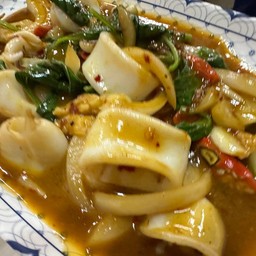 ปลาหมึกผัดพริกเผา