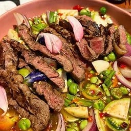 Spicy Jungle Somtum Salad with Grilled Black Angus ตำป่าเสือร้องไห้เนื้อแองกัส