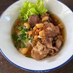 ก๋วยเตี๋ยวหมูสด หมูตุ๋น ลูกชิ้น