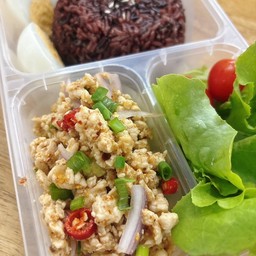 ข้าวลาบไก่ + ไข่ต้ม
