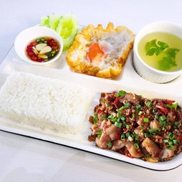 #47 หมูสามชั้นผัดพริกเกลือ ข้าวหอมมะลิไดโนเสาร์ (เซ็ตเบนโตะ)