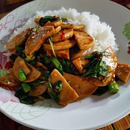 ผัดกระเพราหมูยอราดข้าว