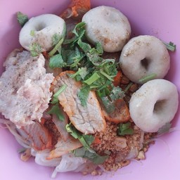 บะหมี่ลูกชิ้นปลา