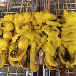 หมึกย่างเตาถ่าน(ตลาดศึกษาพัน)