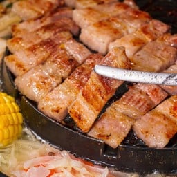 Iberico Pork Yakiniku With Raclette イベリコ豚焼肉 ยากินิคุหมูอิเบอริโกชีส