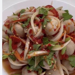 ยำลูกชิ้น