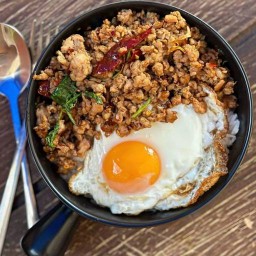 กระเพรา ไข่ข้น อาหารตามสั่ง by อ้อ กินแซ่บ ซอยประชาอุทิศ 28