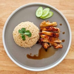 ข้าวไก่อบ-น้ำจิ้มแจ่ว