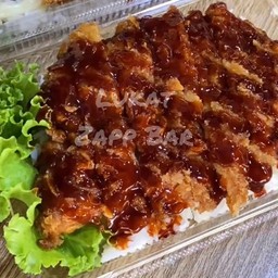 ข้าวไก่ทอดราดซอสบาร์บีคิว