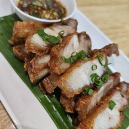 หมูสามชั้นทอดน้ำปลา