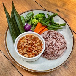 ชุดข้าวน้ำพริกอ่องอกไก่สับ