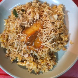 ข้าวผัดปลากะป๋อง