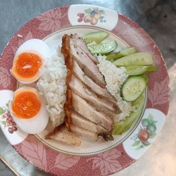 ข้าวหมูกรอบใส่ไข่